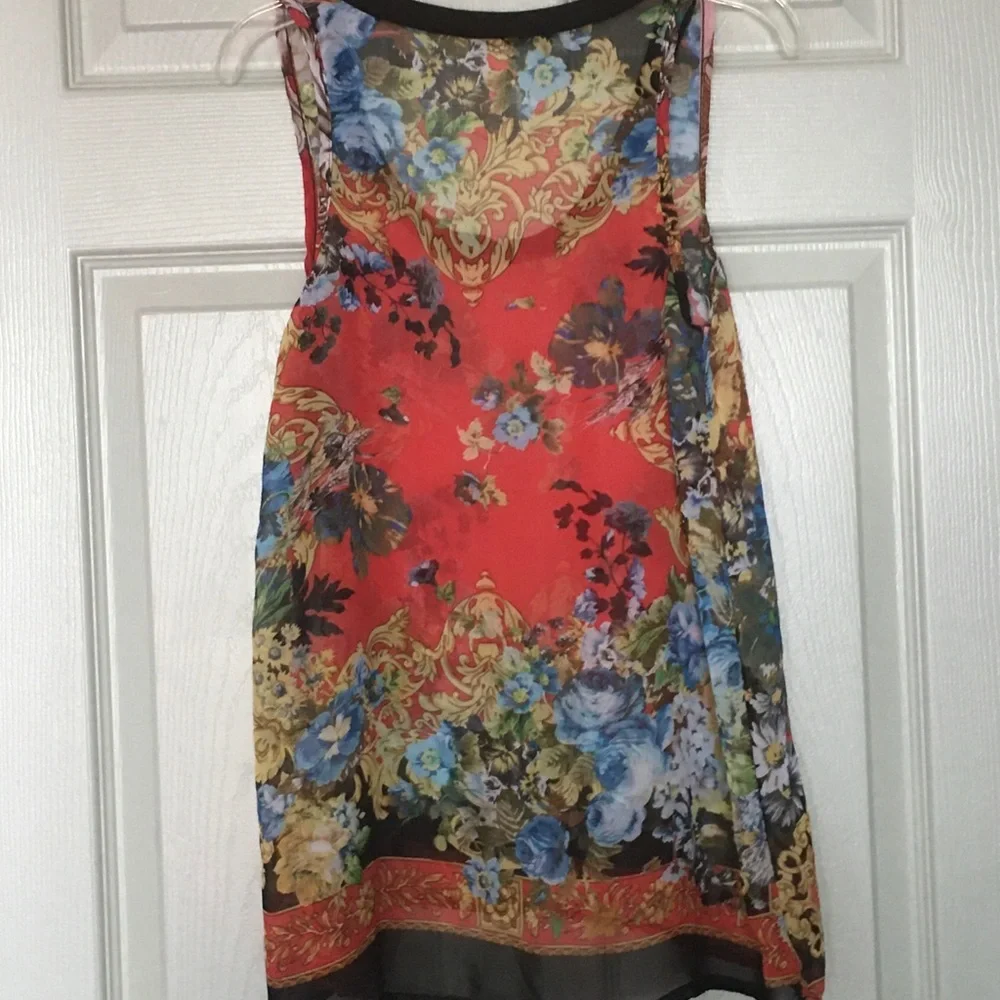 Robin-K Tops - Picture 4 of 4